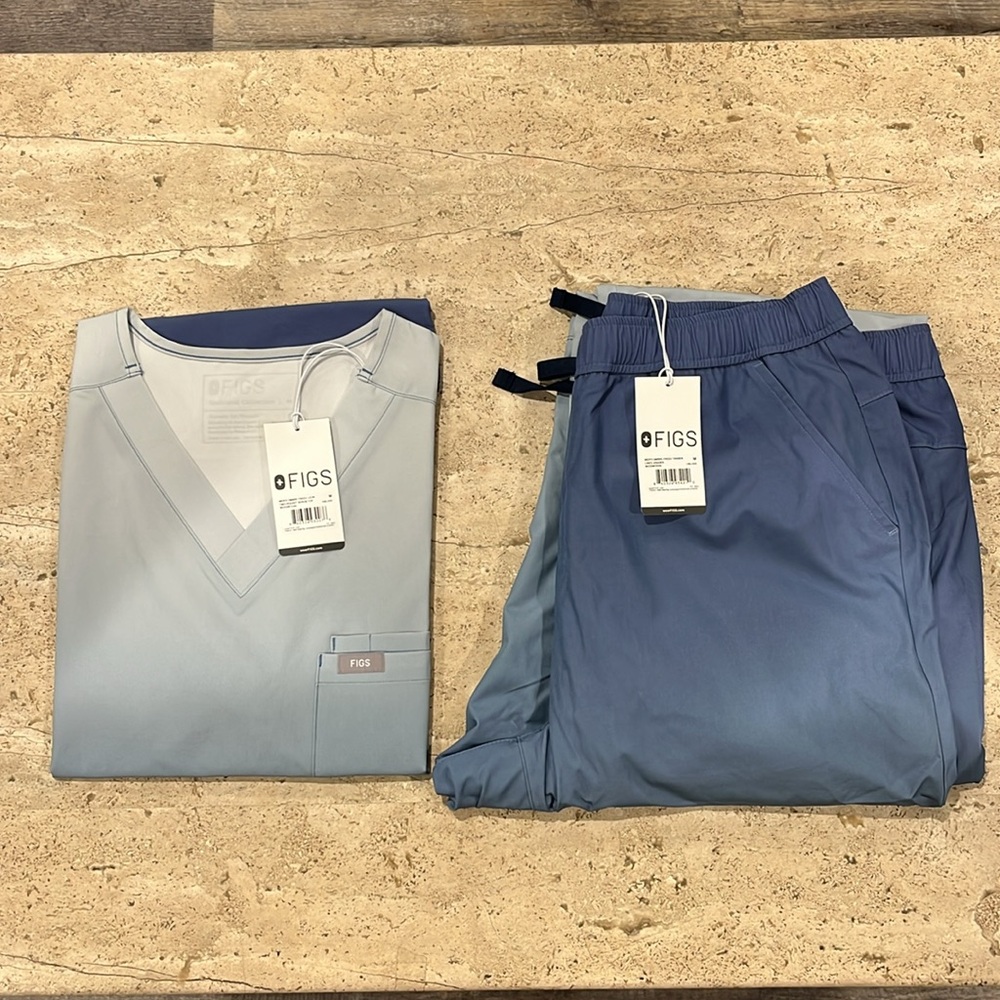 FIGS scrub set. Medium. Ombre blue. Out of stock, limited edition, scrub set.